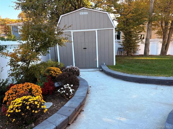 364 W 2nd Street, West Islip NY 11795