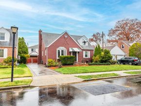 35 Lipton Lane, Williston Park NY 11596