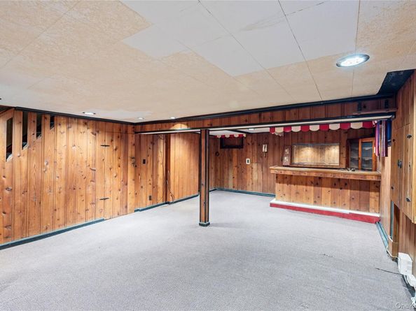 35 Lipton Lane, Williston Park NY 11596