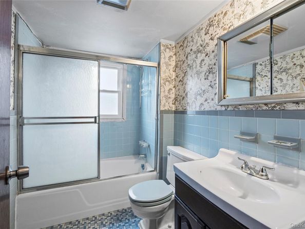 35 Lipton Lane, Williston Park NY 11596