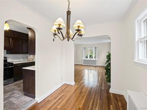 35 Lipton Lane, Williston Park NY 11596