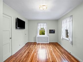 35 Lipton Lane, Williston Park NY 11596