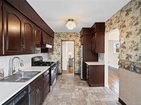 35 Lipton Lane, Williston Park NY 11596