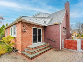 35 Lipton Lane, Williston Park NY 11596