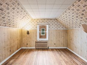 35 Lipton Lane, Williston Park NY 11596