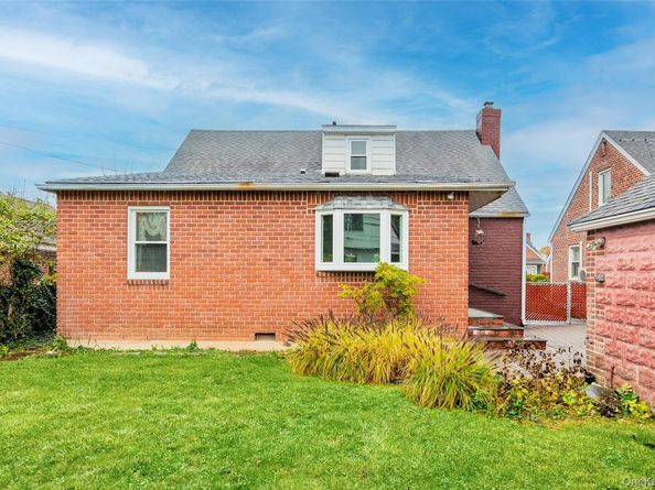 35 Lipton Lane, Williston Park NY 11596