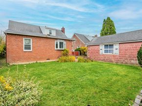 35 Lipton Lane, Williston Park NY 11596