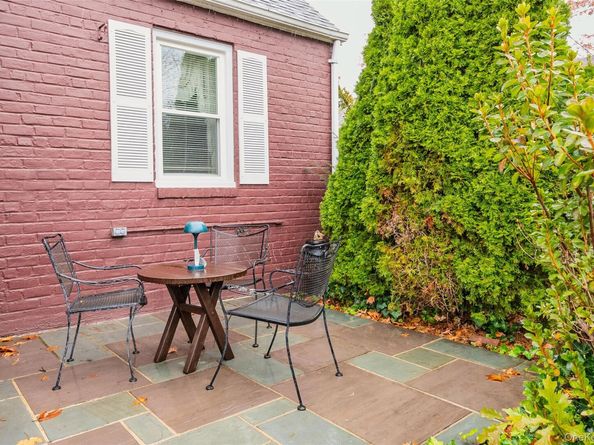 35 Lipton Lane, Williston Park NY 11596