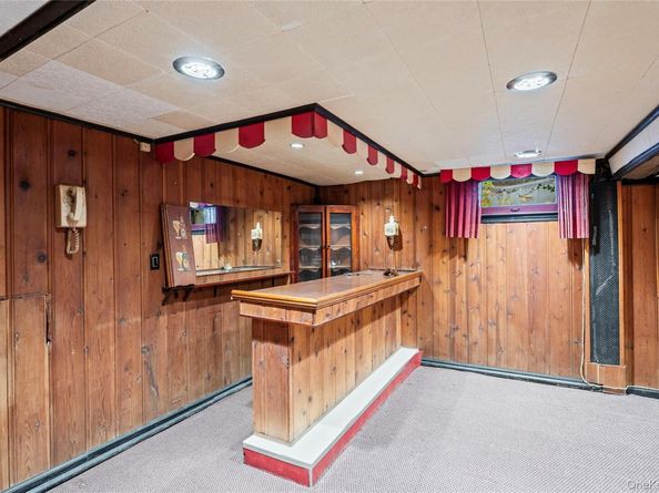 35 Lipton Lane, Williston Park NY 11596