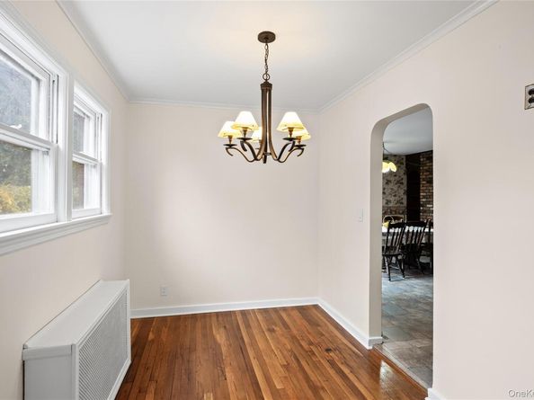 35 Lipton Lane, Williston Park NY 11596