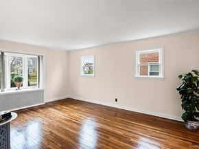35 Lipton Lane, Williston Park NY 11596