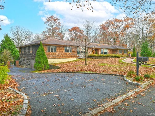 3 Pewter Place, Dix Hills NY 11746