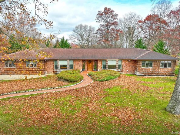 3 Pewter Place, Dix Hills NY 11746