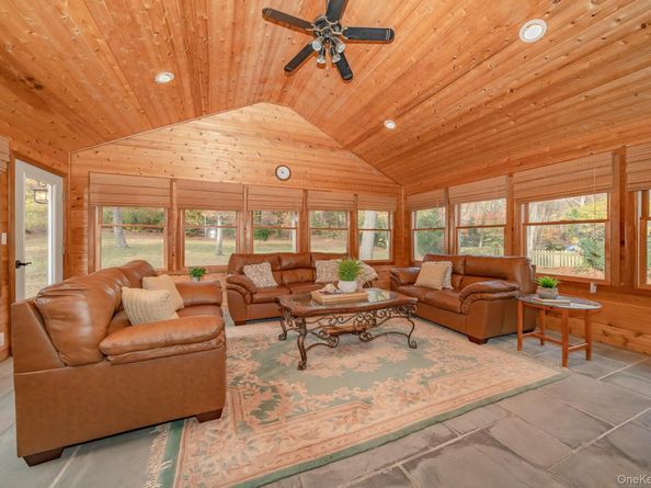 23 Willoughby Path, East Northport NY 11731