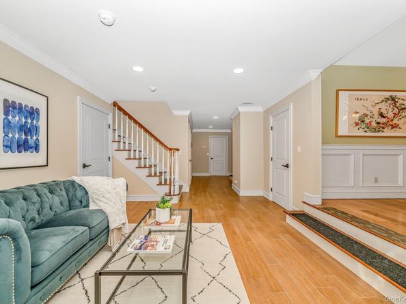 23 Willoughby Path, East Northport NY 11731