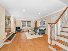 23 Willoughby Path, East Northport NY 11731