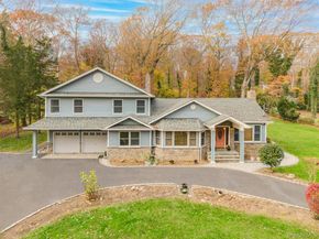23 Willoughby Path, East Northport NY 11731