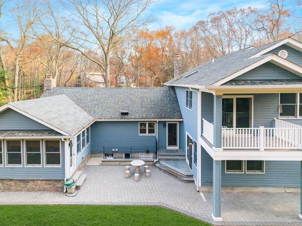 23 Willoughby Path, East Northport NY 11731