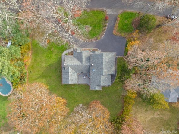 23 Willoughby Path, East Northport NY 11731