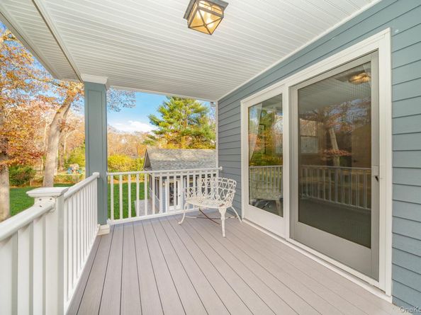 23 Willoughby Path, East Northport NY 11731