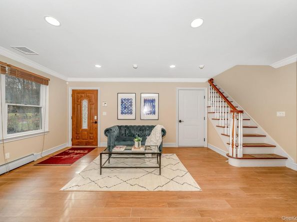 23 Willoughby Path, East Northport NY 11731