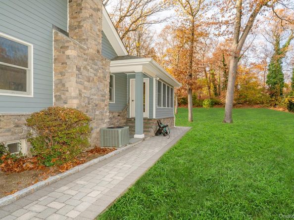 23 Willoughby Path, East Northport NY 11731