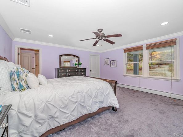 23 Willoughby Path, East Northport NY 11731