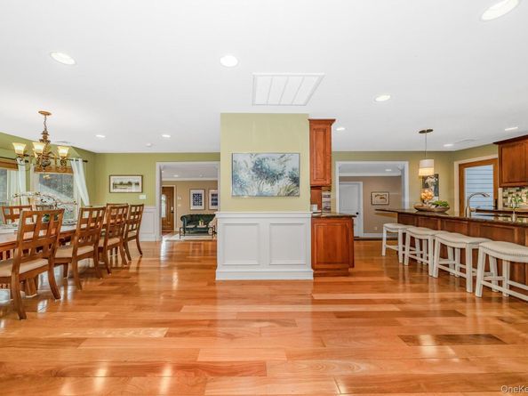 23 Willoughby Path, East Northport NY 11731