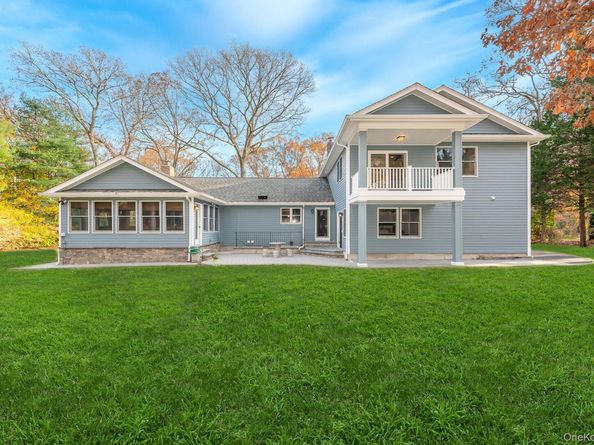 23 Willoughby Path, East Northport NY 11731