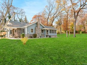 23 Willoughby Path, East Northport NY 11731
