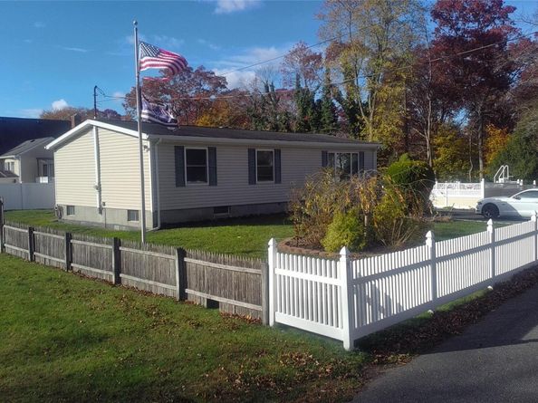 146 Webster Avenue, Lake Ronkonkoma NY 11779