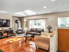 29 Elmwood Court, Plainview NY 11803