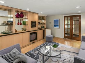 29 Elmwood Court, Plainview NY 11803