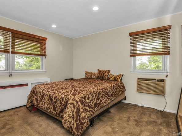 29 Elmwood Court, Plainview NY 11803