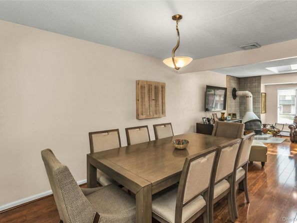 29 Elmwood Court, Plainview NY 11803