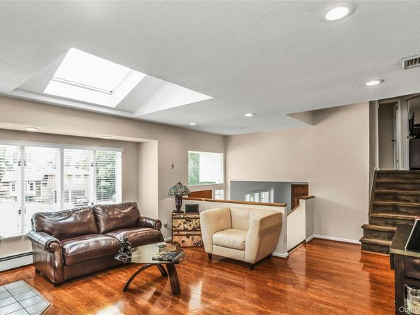 29 Elmwood Court, Plainview NY 11803