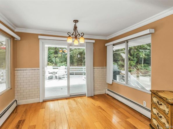 29 Elmwood Court, Plainview NY 11803