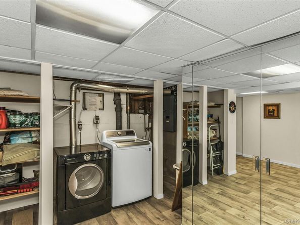 29 Elmwood Court, Plainview NY 11803