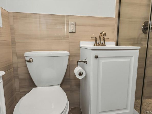 29 Elmwood Court, Plainview NY 11803