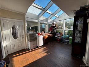 44 Buffet Place, Huntington Station NY 11746