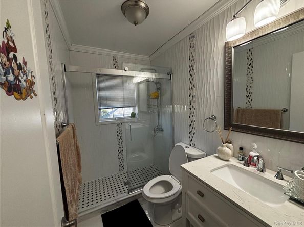 44 Buffet Place, Huntington Station NY 11746