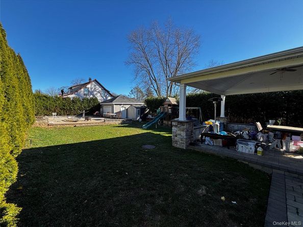 44 Buffet Place, Huntington Station NY 11746