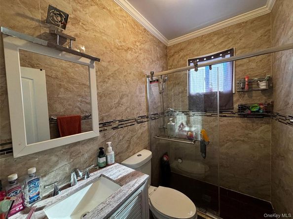 44 Buffet Place, Huntington Station NY 11746