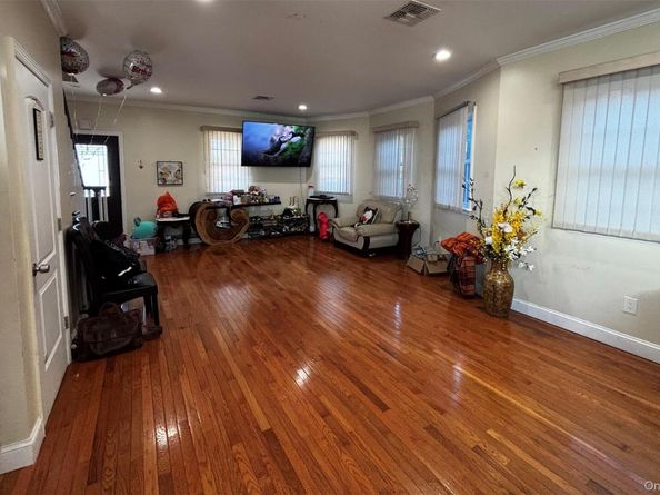 44 Buffet Place, Huntington Station NY 11746