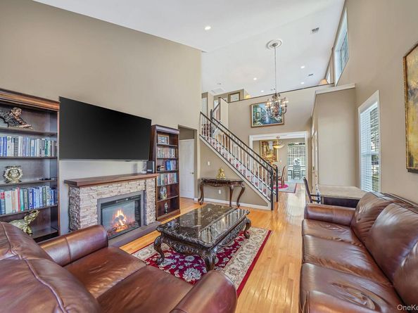 96 Manitou Trail 96, Kings Park NY 11754