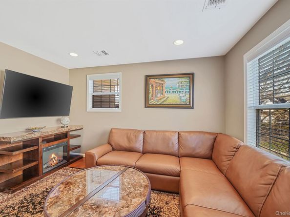 96 Manitou Trail 96, Kings Park NY 11754