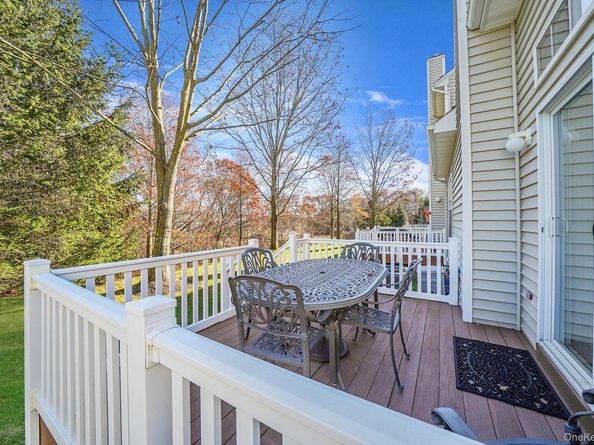 96 Manitou Trail 96, Kings Park NY 11754