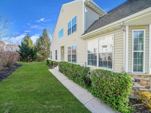 96 Manitou Trail 96, Kings Park NY 11754