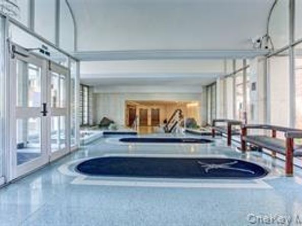 54-44 Little Neck Parkway 2D, Little Neck NY 11362