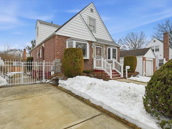 82-59 263rd Street, Floral Park NY 11004